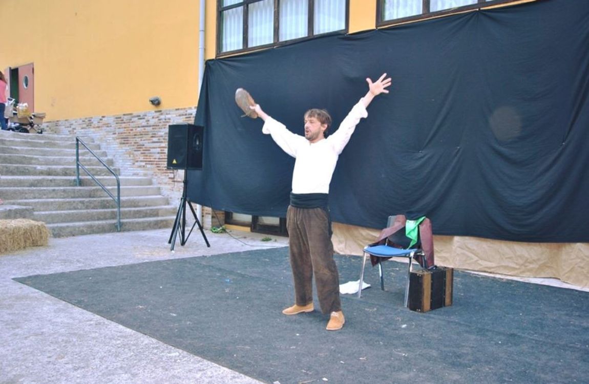 Dos oreyes y una boca de Carlos Alba Cellero