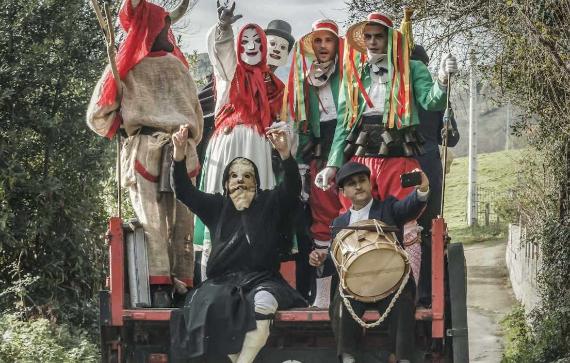 ¡Vuelven los Aguinaldeiros! Mazcaradas de San Xuan de Villapañada, el Valledor y Tormaleo