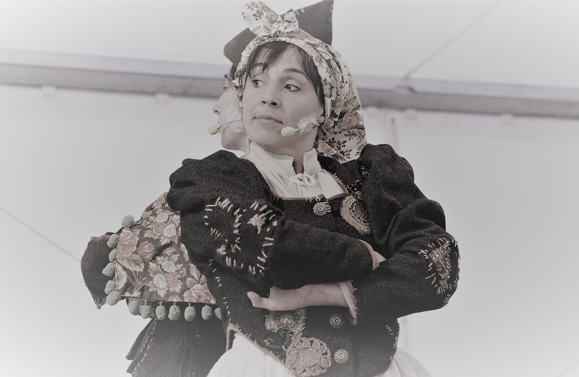 Xustina y Xacinta (Camín de la Batalla de Cuadonga) de Teatro del Cuervo