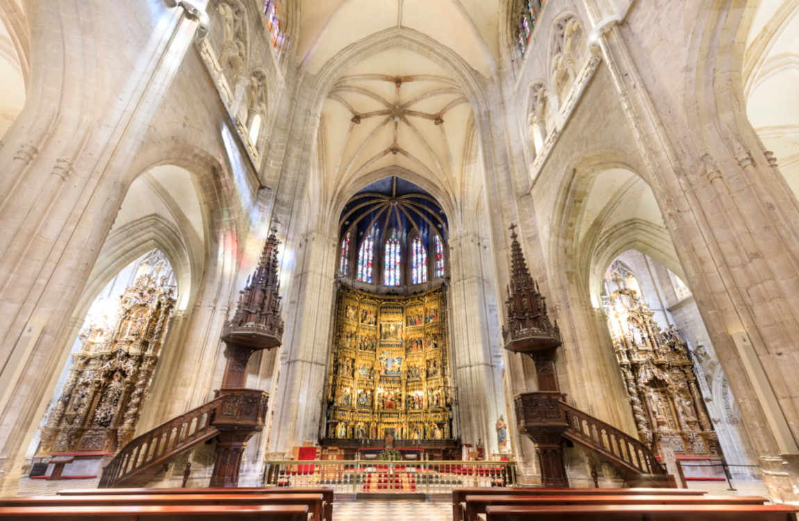 De Itinerarios por el patrimonio. Oviedo/Uviéu en las peregrinaciones